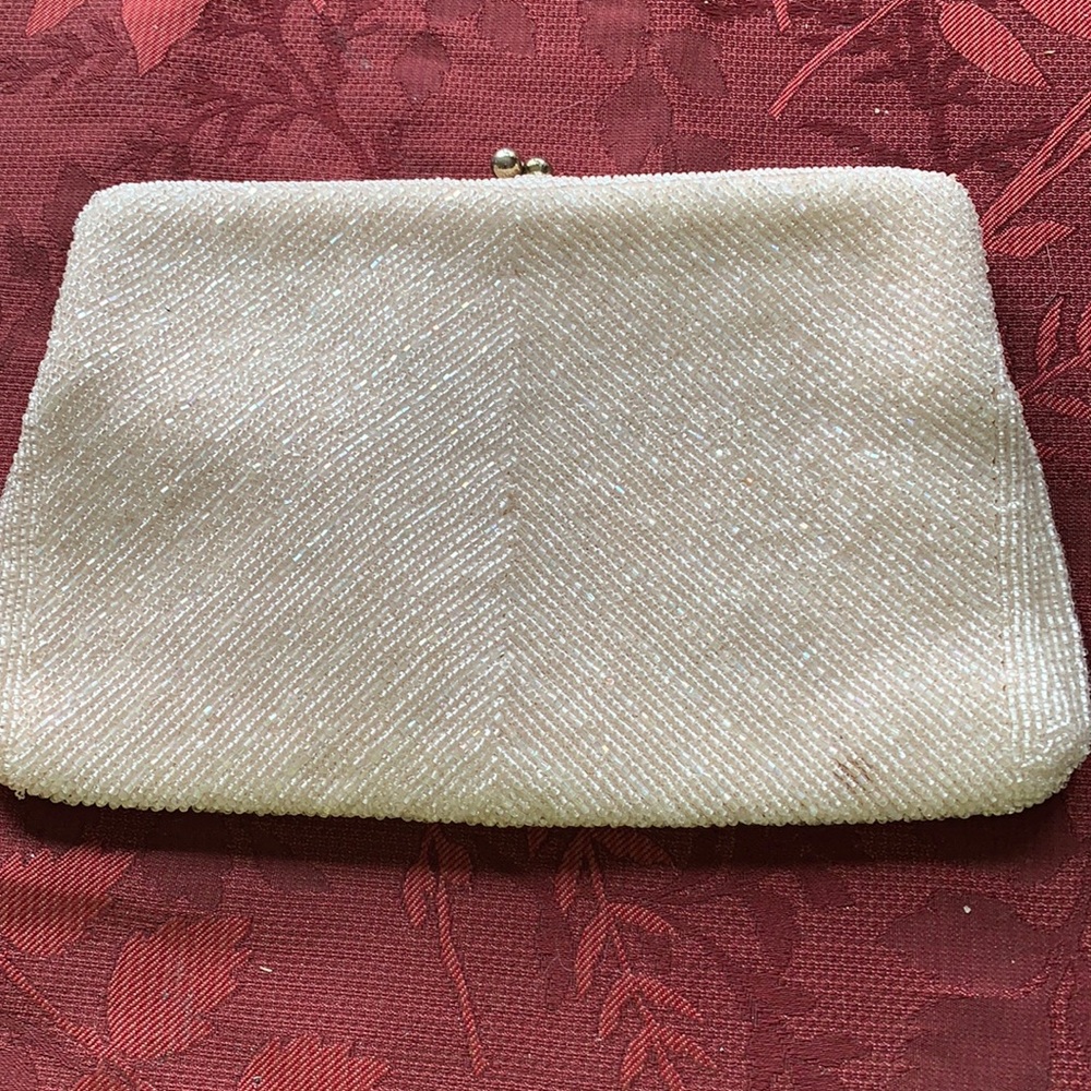 Beaded clutch CB